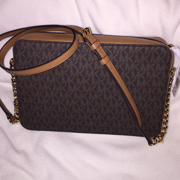 ⭐️ BRAND NEW LG EW MICHEAL KORS ⭐️ - Picture 4 of 5